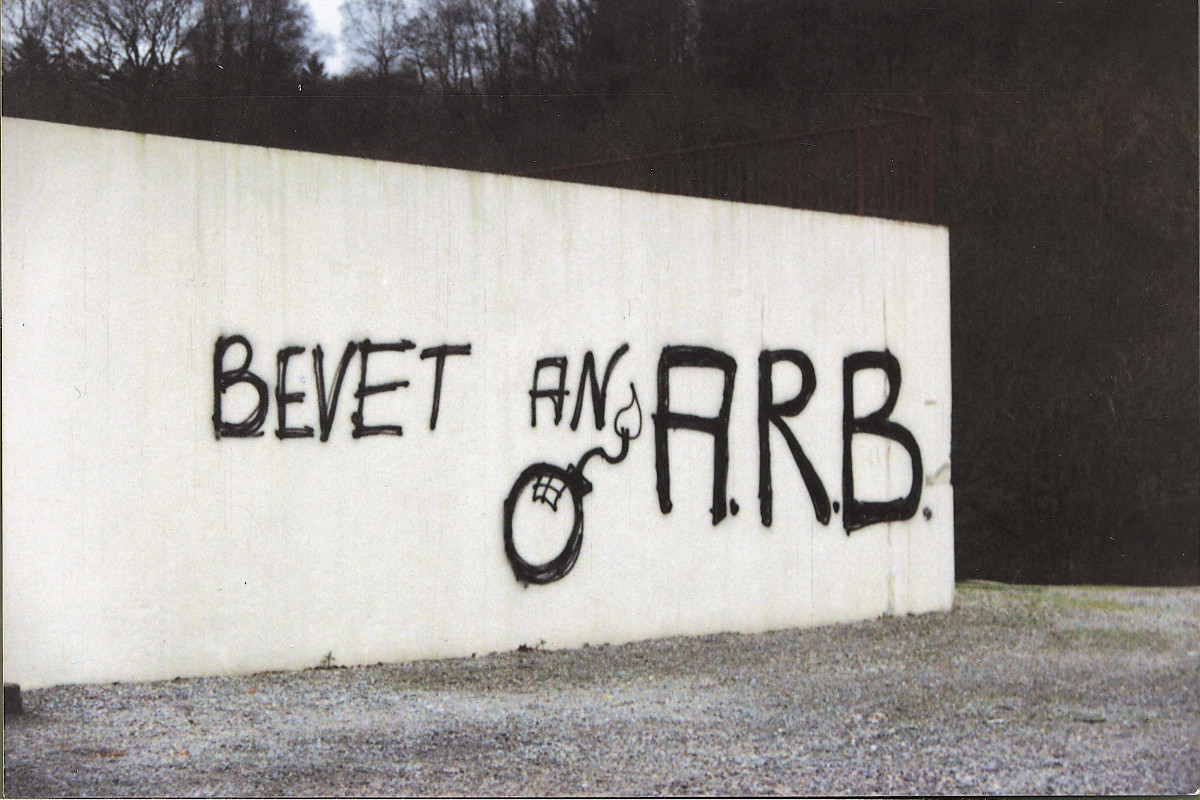 Graffiti en l’honneur de l’ARB, fin des années 1990. Cliché Erwan Chartier.