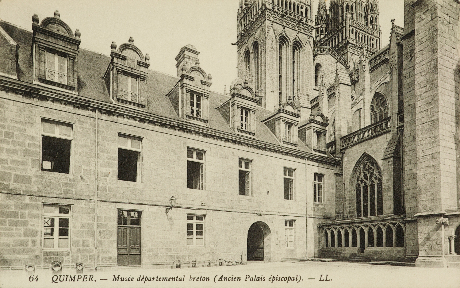 Le Musée départemental breton de Quimper que dirige, à partir de 1883, François-Marie Luzel (Carte postale). Musée de Bretagne: 981.0024.504.