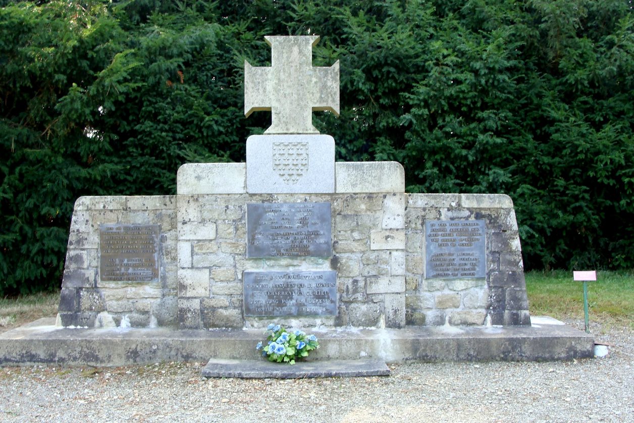 Le monument érigé par le Souvenir Breton le 28 juillet 1988, à l’occasion du 500ème anniversaire de la bataille - Maryvonne Cadiou