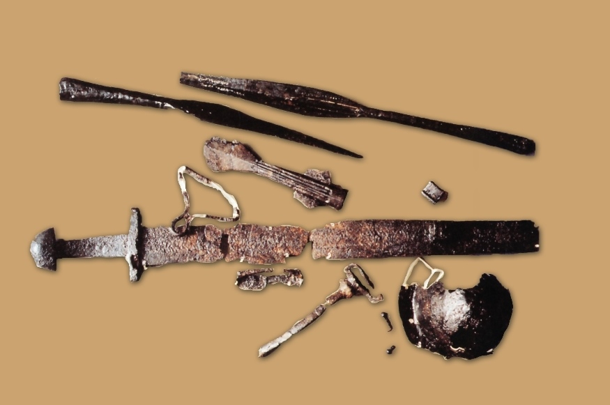 Armes du Xe siècle trouvées dans le camp de Péran - Centre Archéologique de Péran