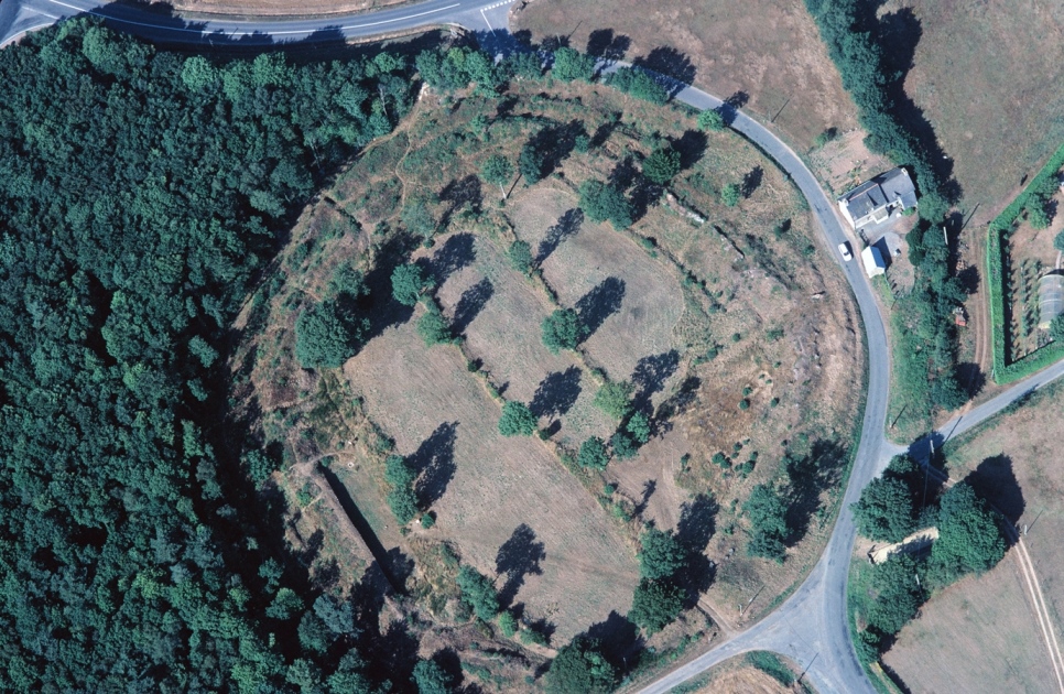 Vue aérienne du camp de Péran - photographie Maurice Gautier/Philippe Guigon