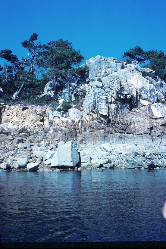 Goaréva, vue de l'abri en pied de falaise - CNRS/UMR6566 J.L. Monnier