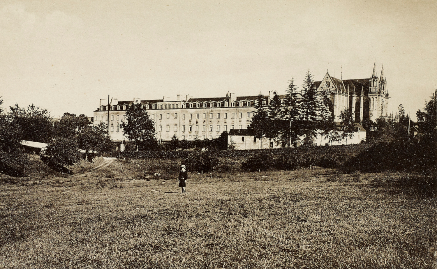 L’asile de Léhon, près de Dinan, première moitié du XXe siècle (Carte postale). Musée de Bretagne, 970.0049.7396.2.