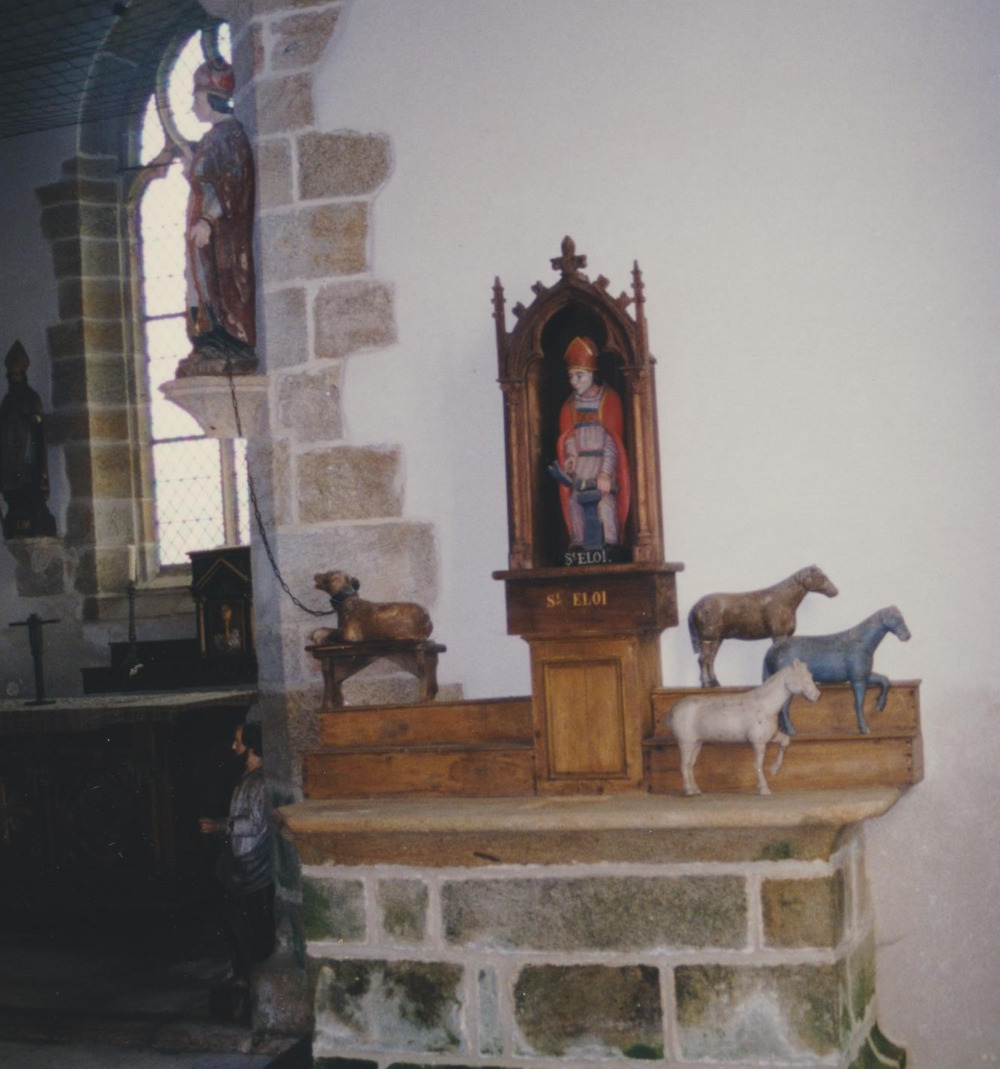Trois ex-voto à la chapelle Saint-Eloi de Guiscriff (56). Photo : Daniel Giraudon. Trois ex-voto à la chapelle Saint-Eloi de Guiscriff (56). Photo : Daniel Giraudon.