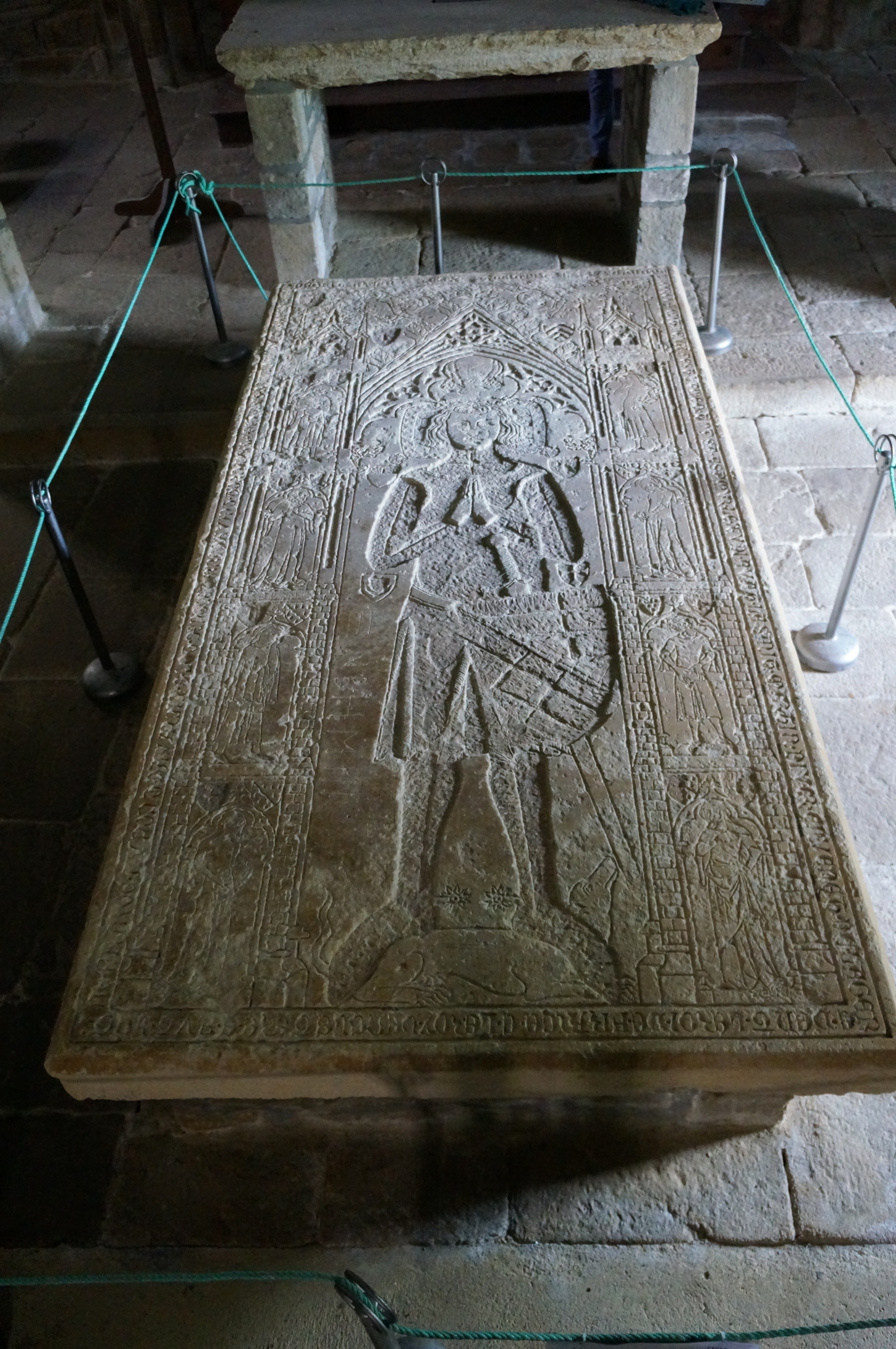 Plate-tombe de Pierre de Broërec, vers 1340. Cliché: Victorien Leman, 2017.