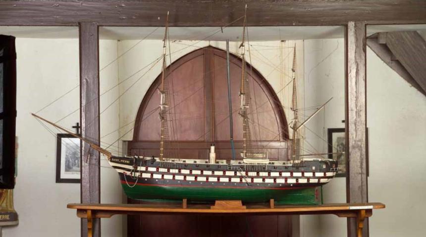 Maquette de procession (1850), chapelle Saint-Pierre, Cleguer (Morbihan). © Diego Mens, 2010.