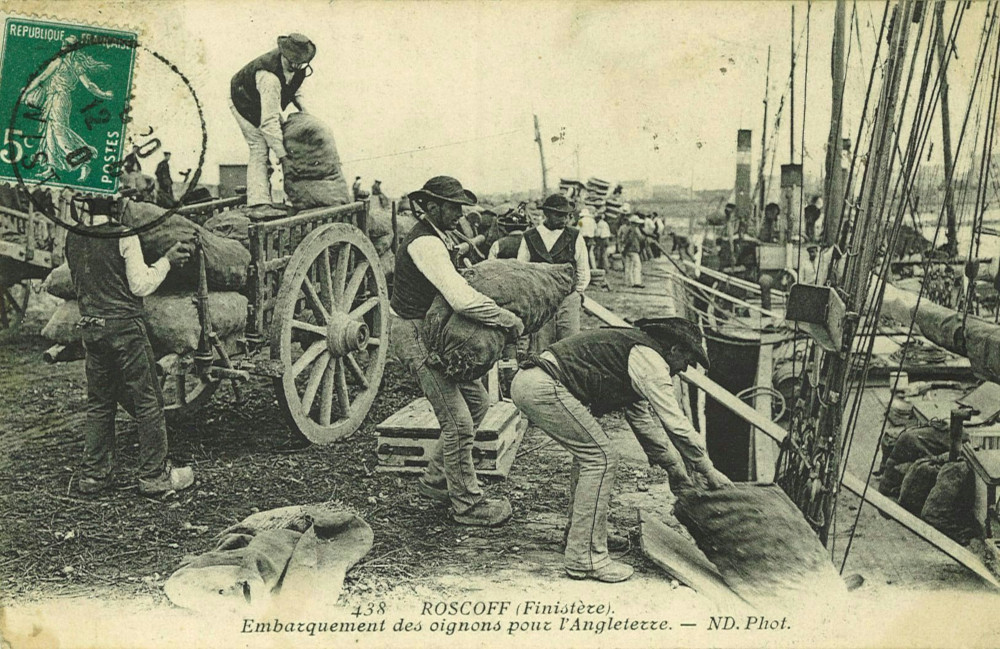 Roscoff (Finistère). Embarquement des oignons pour l’Angleterre. Ed. Neurdein et Cie - Cartolis