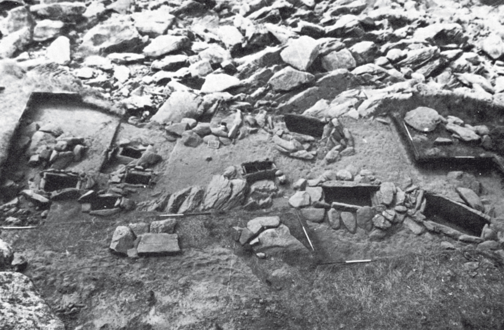 Le cimetière littoral de l’âge du Bronze ancien de Roc’h Croum à Santec (Finistère ; d’après Briard, 1984)