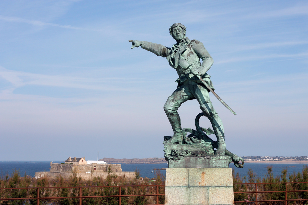 Saint-Malo - Surcouf et le Fort National - Wikimedia (Guillaume Piolle)