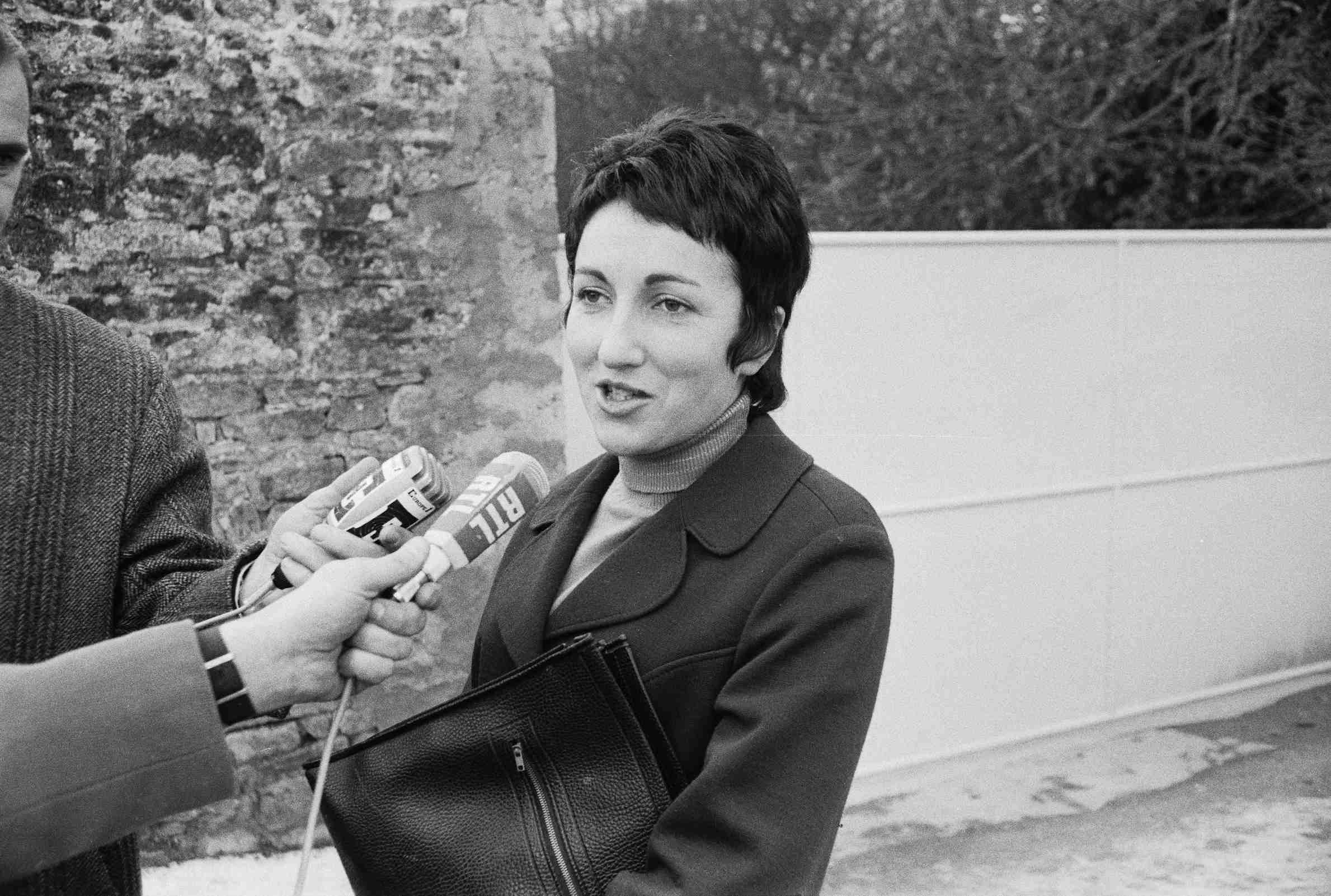 Michèle Postollic, enseignante à Quimperlé, en janvier 1971. Photo : Michalowski Sigismond (1925 - 2003). Source : Collections du Musée de Bretagne.