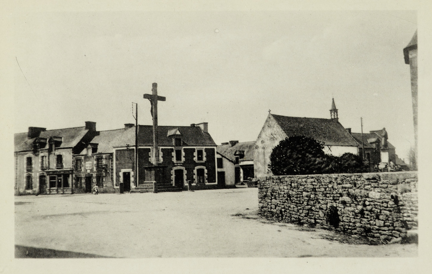 Radenac, dans le Morbihan, où viennent s'installer les Robic (carte postale). Musée de Bretagne :  970.0049.12438.