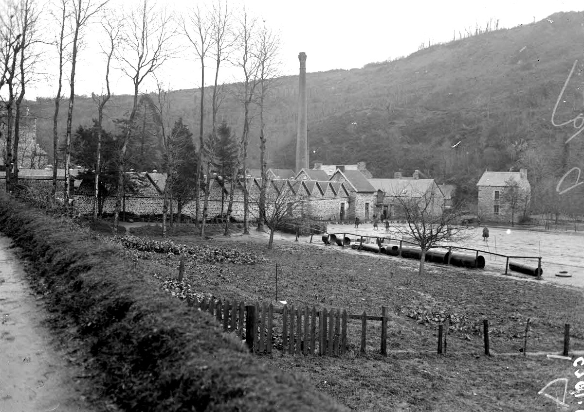 Vue du camp du Jouguet. Archives départementales des Côtes d'Armor.