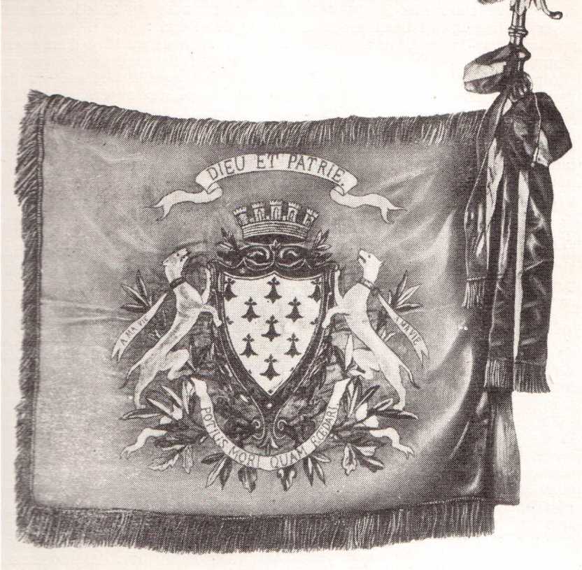 Drapeau breton - Drapeau de l’armée de Bretagne offert en 1870 au général de Keratry par la population rennaise. Revue La Bretagne, n° 154 novembre 1937 - WikiRennes