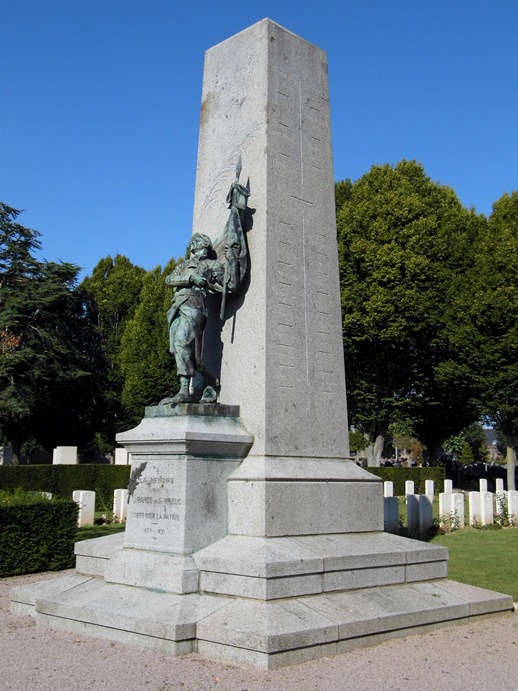 Monument dédié aux morts pour la France de la guerre de 1870-1871, au cimetière de l’Ouest à Saint-Brieuc. Avant d'être transféré au cimetière de l'Ouest, Le monument était situé sur le Champ de Mars, dans le prolongement de la rue Alsace-Lorraine - Jérôme Floury