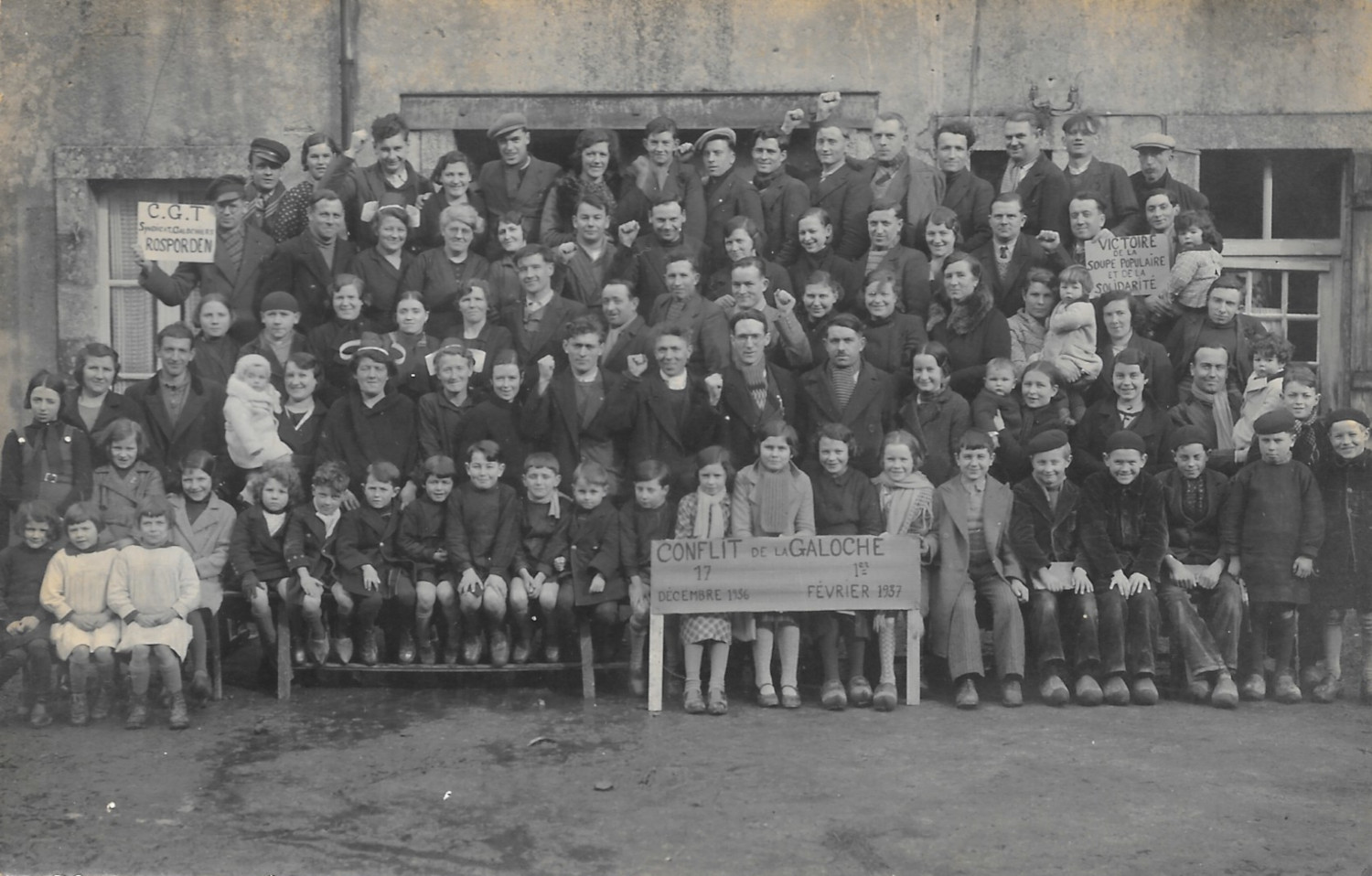 La photo souvenir de la grève victorieuse dans les galocheries de Rosporden en janvier 1937. Collection privée.