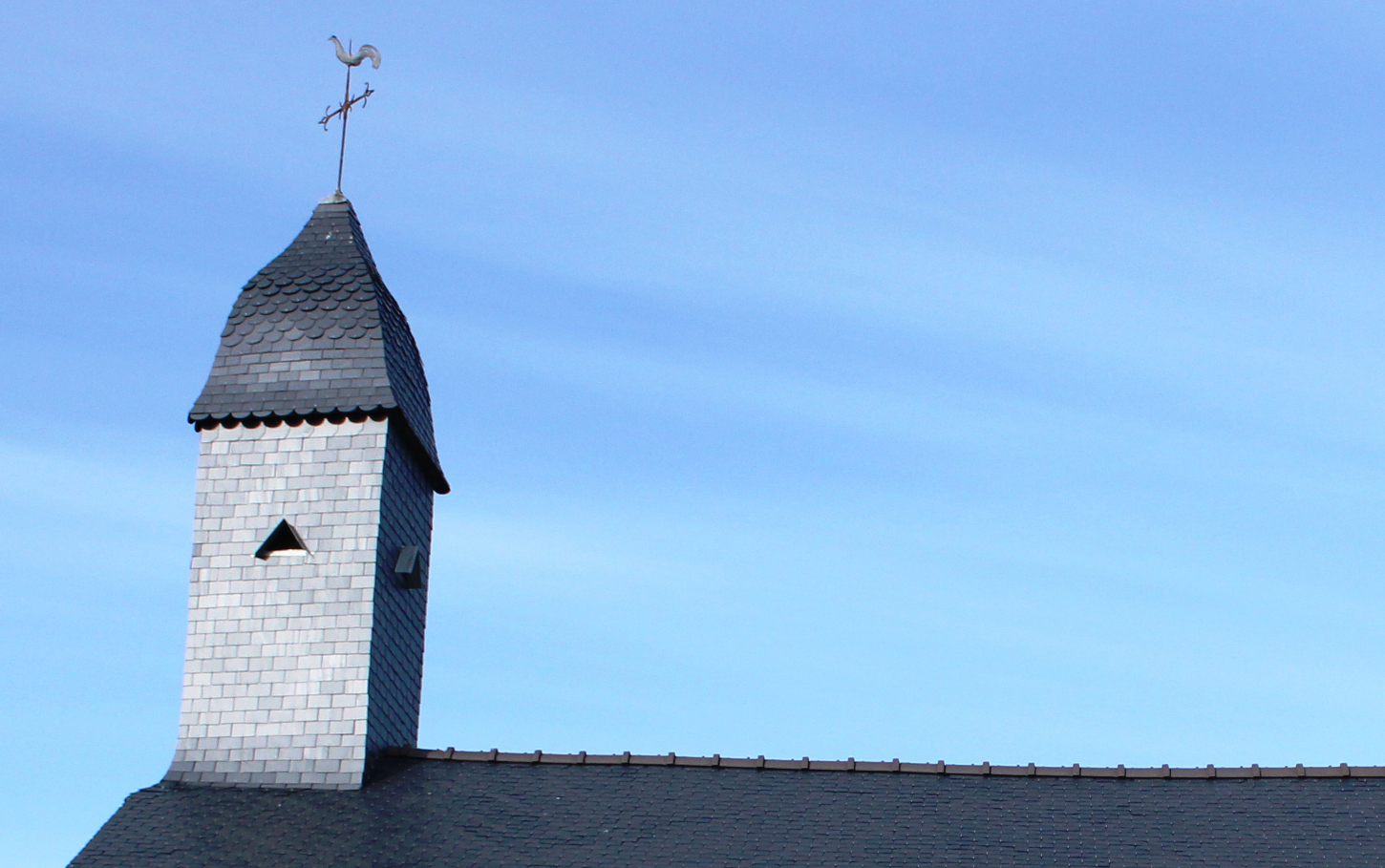 Le petit clocher à l’impérial de la chapelle Sainte-Marguerite. Cliché : Victorien Leman, 2019.