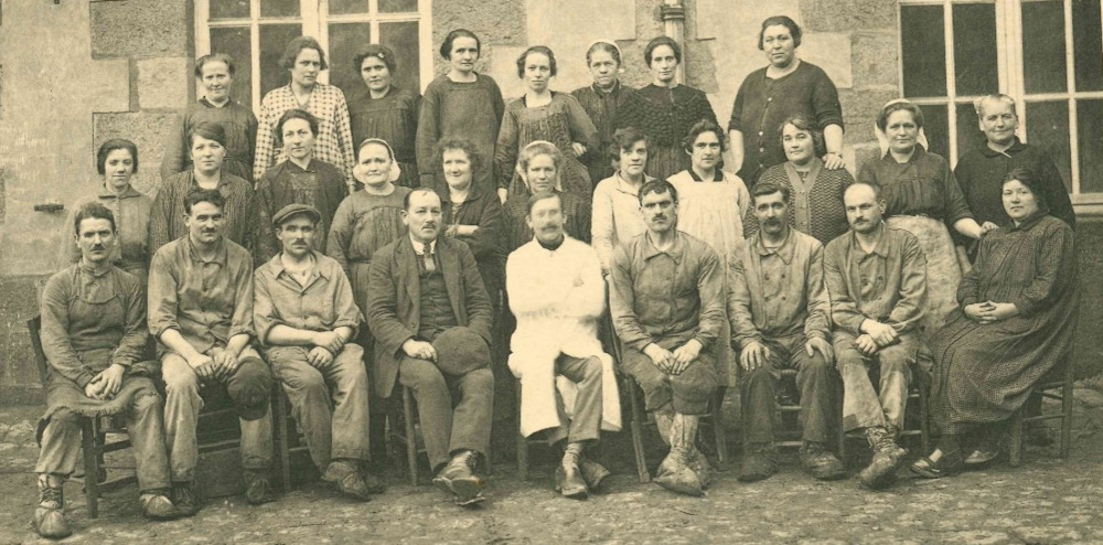Workers at the Morlaix tobacco factory. Album published by Tourlé et Petitin, 1927. Collection : Morlaix Musée des Jacobins.
