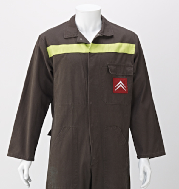 Work overalls worn by certain members of the production chain in the Citroën factory ateliers at the La Janais site in Chartres-e-Bretagne. These were worn for the grimiest jobs, such as maintenance. Source: Collections du Musée de Bretagne. Inventory number: 2011.0041.9