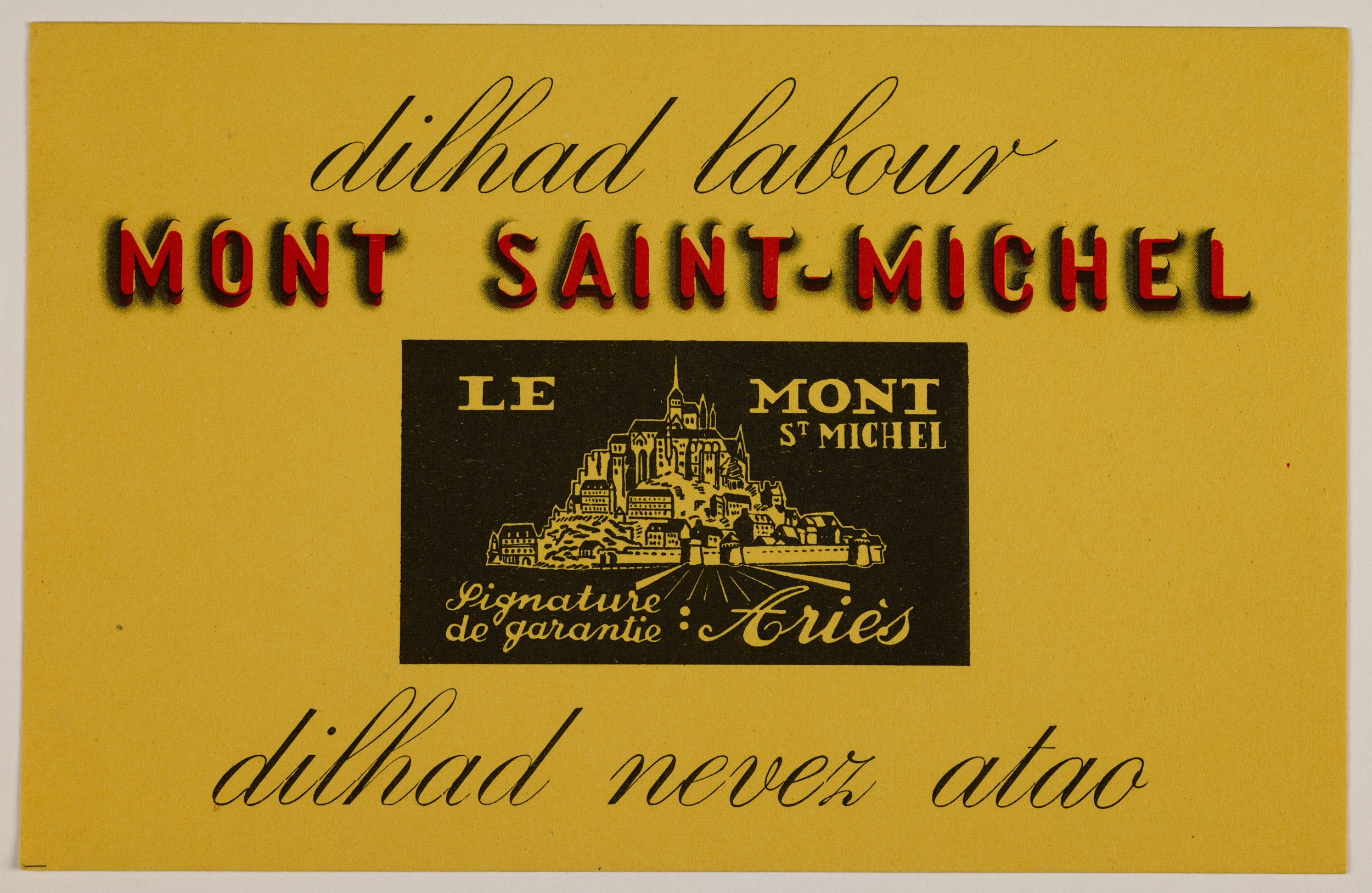Publicité en breton de la marque Mont-Saint-Michel Ariès. « Vêtements de travail, toujours comme au premier jour ! ». Source : Collections du Musée de Bretagne. Numéro d'inventaire : 983.0075.33.3