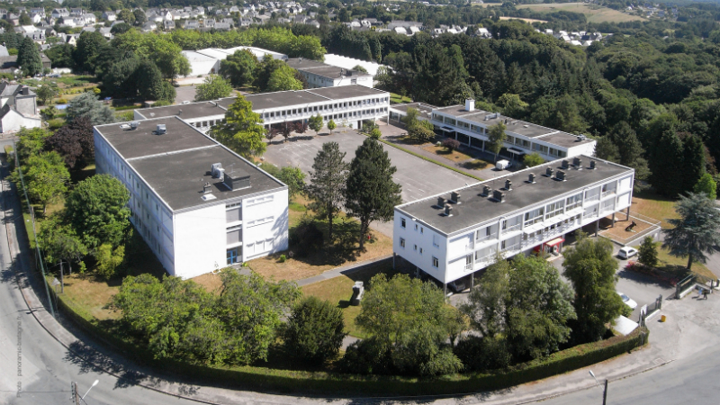 Le lycée professionnel public Rosa Parks à Rostrenen. © Panoramic Bretagne.