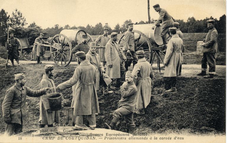 Carte postale. Archives municipales de Montfort-sur-Meu.