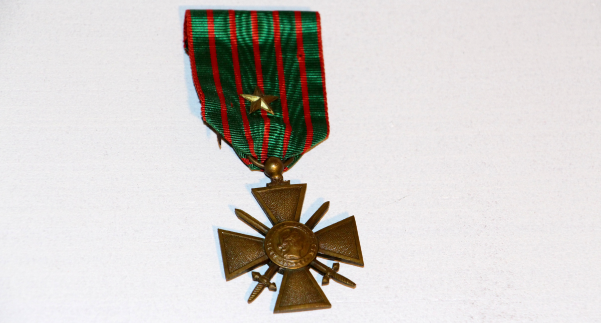 Croix de guerre avec étoile de bronze. Collection particulière.