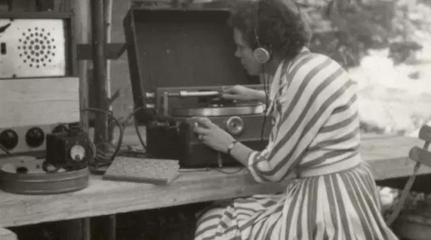 L'enquêtrice Claudie Marcel-Dubois à Quimper, à l'été 1939. Source : Mucem.